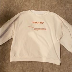 CREAM BOOHOO CREWNECK